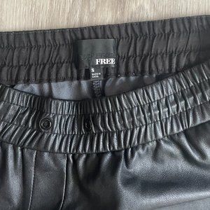 Aritzia Wilfred Free Jogger Style Vegan Leather Pants, Size S